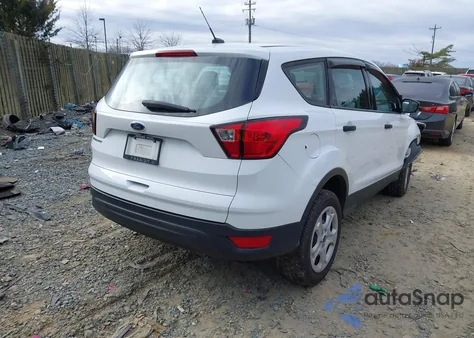 2019 Ford Escape S z USA, uszkodzony, nr VIN 1FMCU0F75KUB21913